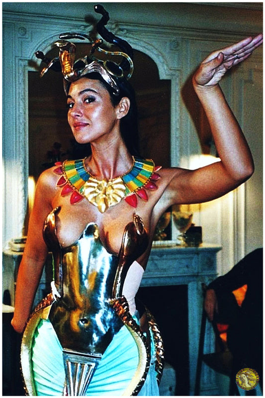 Monica Bellucci | Asterix & Obelix- Mission Cleopatra (2002) | Vintage Hollywood Actress | Art Print | Wall Frame